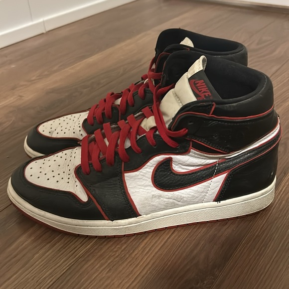 Men’s Air Jordan 1 Bloodlines - Size 11 ❤️Host Pick❤️ - Picture 3 of 8